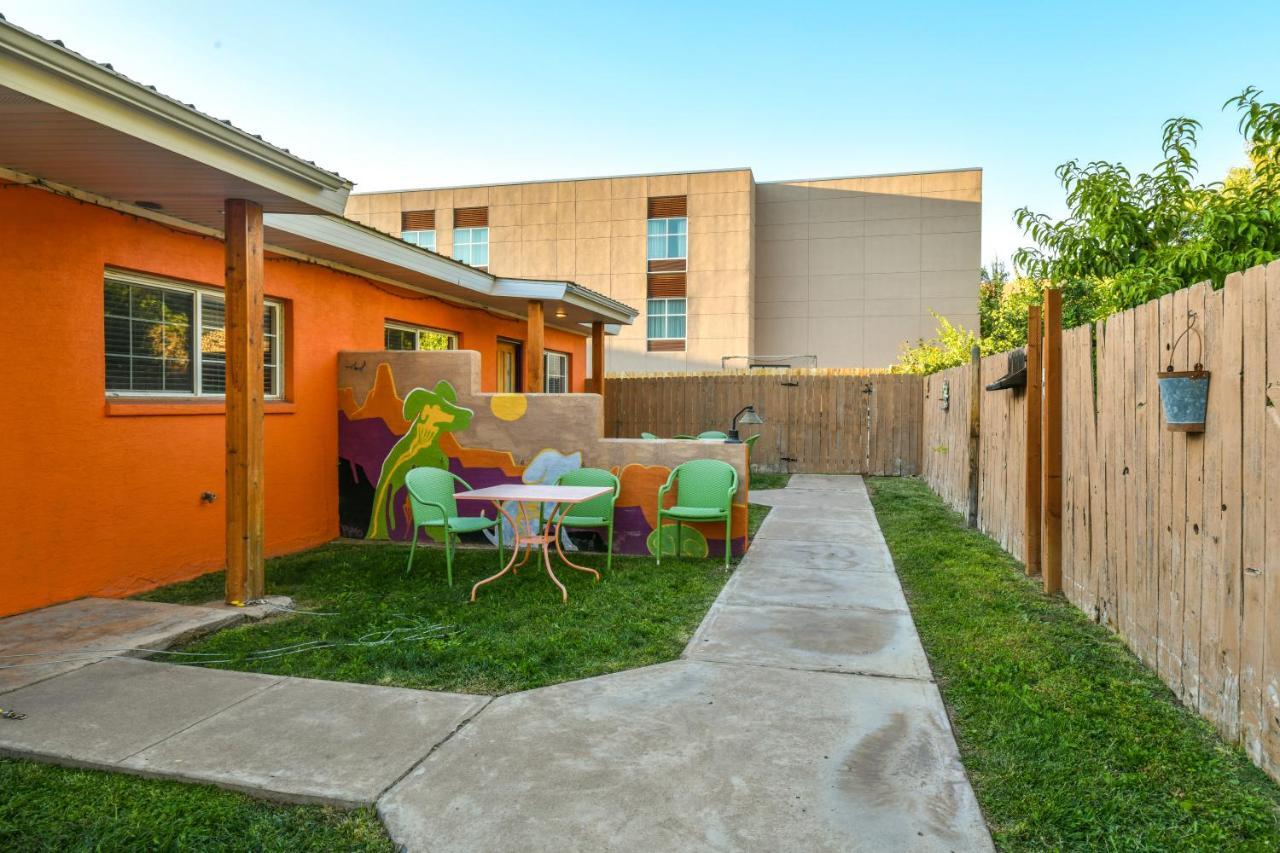 Inn 1 - Downtown 1 Bedroom Unit, Sleeps 6 With Shared Hot Tub Moab Eksteriør billede